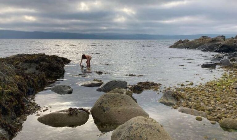 La limpiadora que trabaja desnuda y gana más que sus colegas