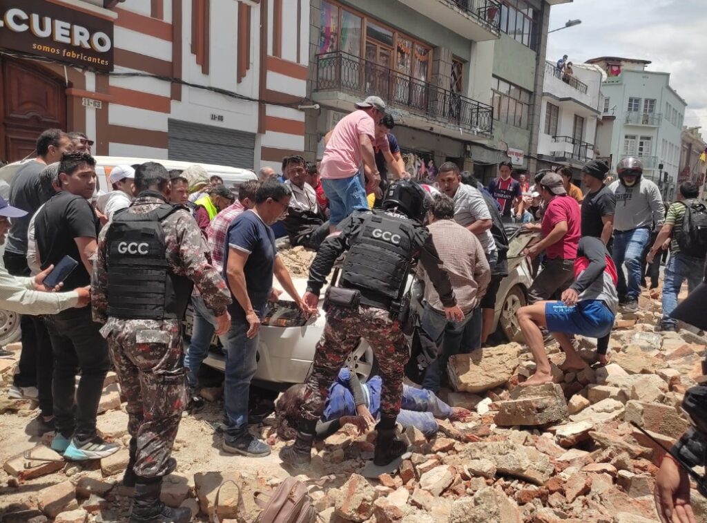 Fuerte sismo de 7 grados de magnitud sacude Ecuador y parte de la costa peruana