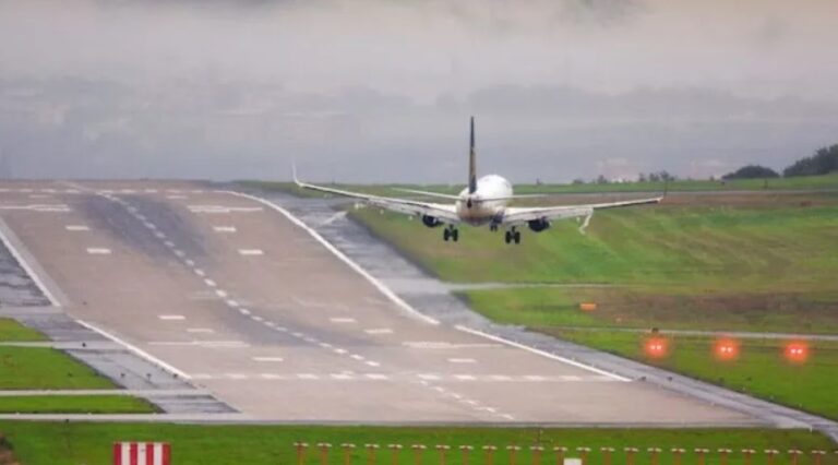 Aterrizaje forzoso en Brasil por inesperado obstáculo en la pista