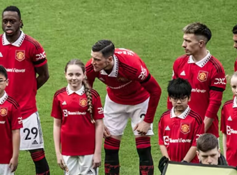 Catar y Radcliffge siguen en pugna por comprar al Manchester United 