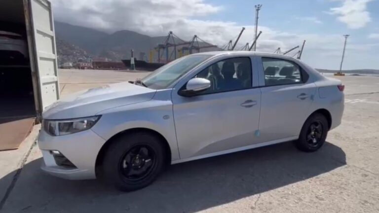 Llega al país nuevo lote de vehículos iraníes