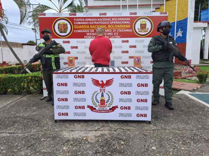 Detenido hombre en el Aeropuerto de La Fría con 166 dediles de droga en el estómago