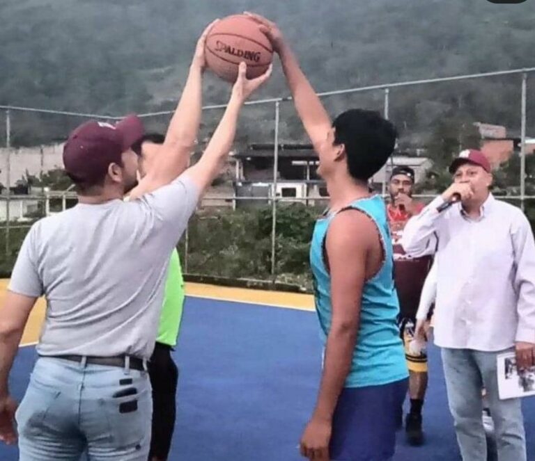 Reinauguran cancha de Los Ceibos en Colón