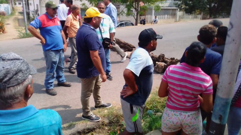 Anzoátegui | Vecinos cerraron la entrada de Naricual para exigir agua potable