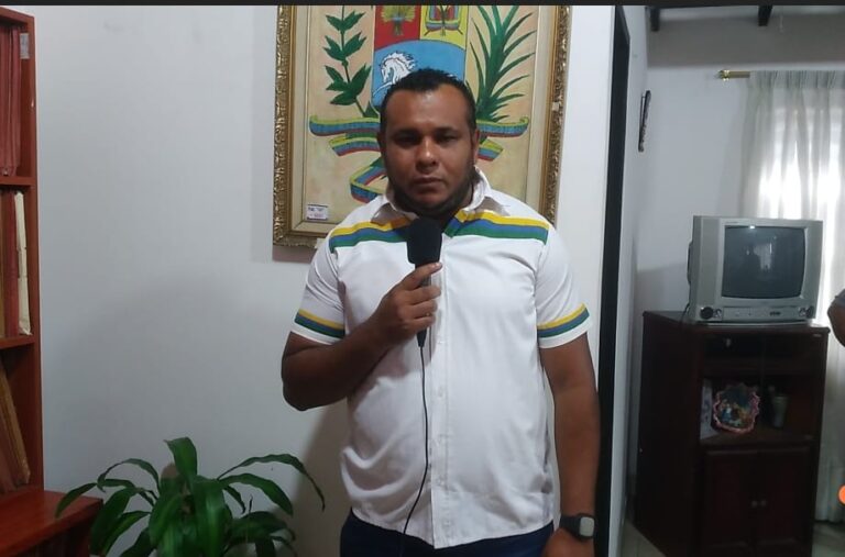 Alcalde de Ureña reta a diputado del Clet a comprobar acusaciones en su contra