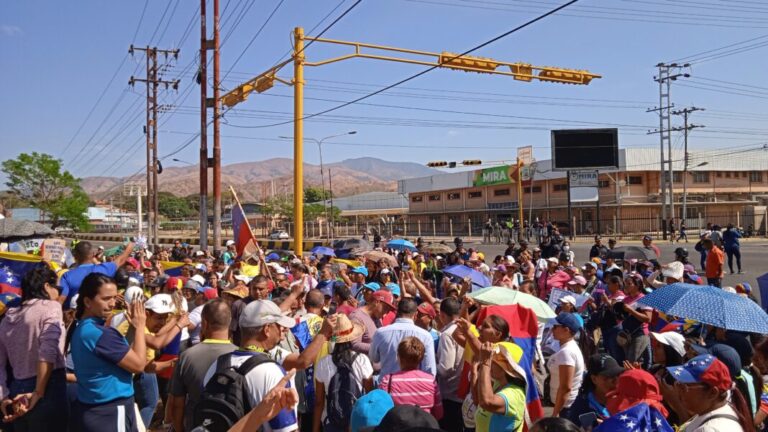 Docentes protestaron por presunta visita de la Ministra de Educación a Guárico