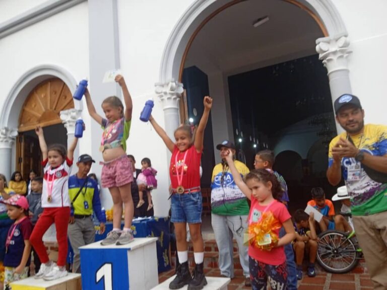 Con gran éxito se realizó en San José de Bolívar II Invitacional de Ciclismo Infantil