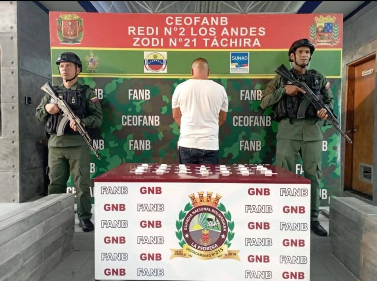 Detenido sujeto con dediles en el estómago en Vega de Aza