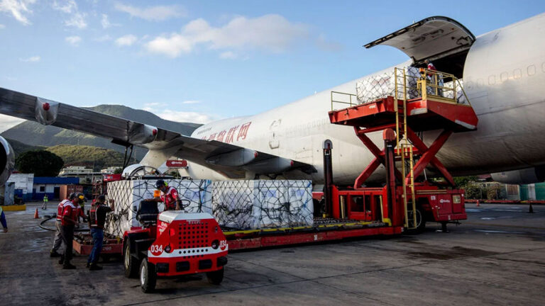 1,8 millones de vacunas chinas contra Covid-19 llegan a Venezuela