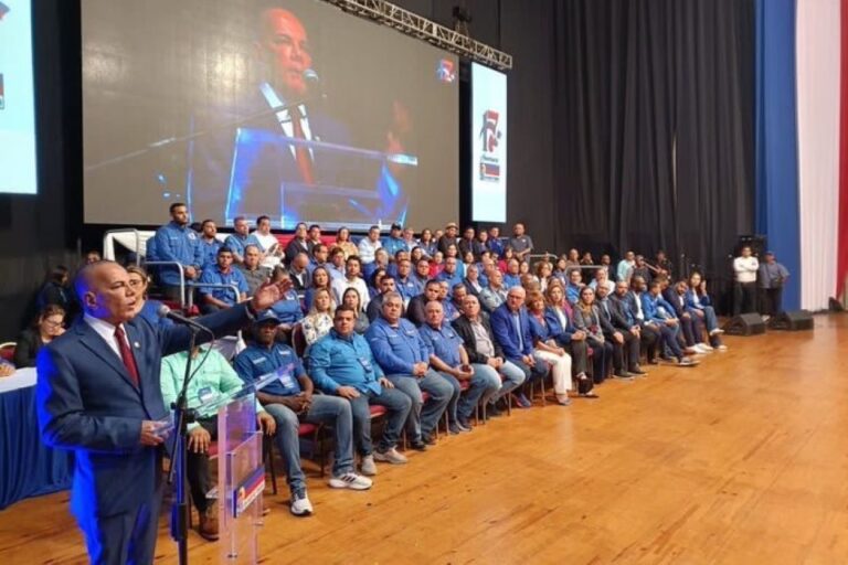 «Los que quieran ayudar tienen que ir a la calle y sudar la camiseta»
