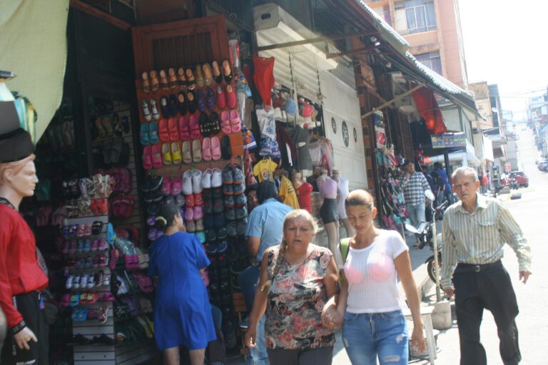 Apenas trabajadores tachirenses se defienden con el ingreso diario