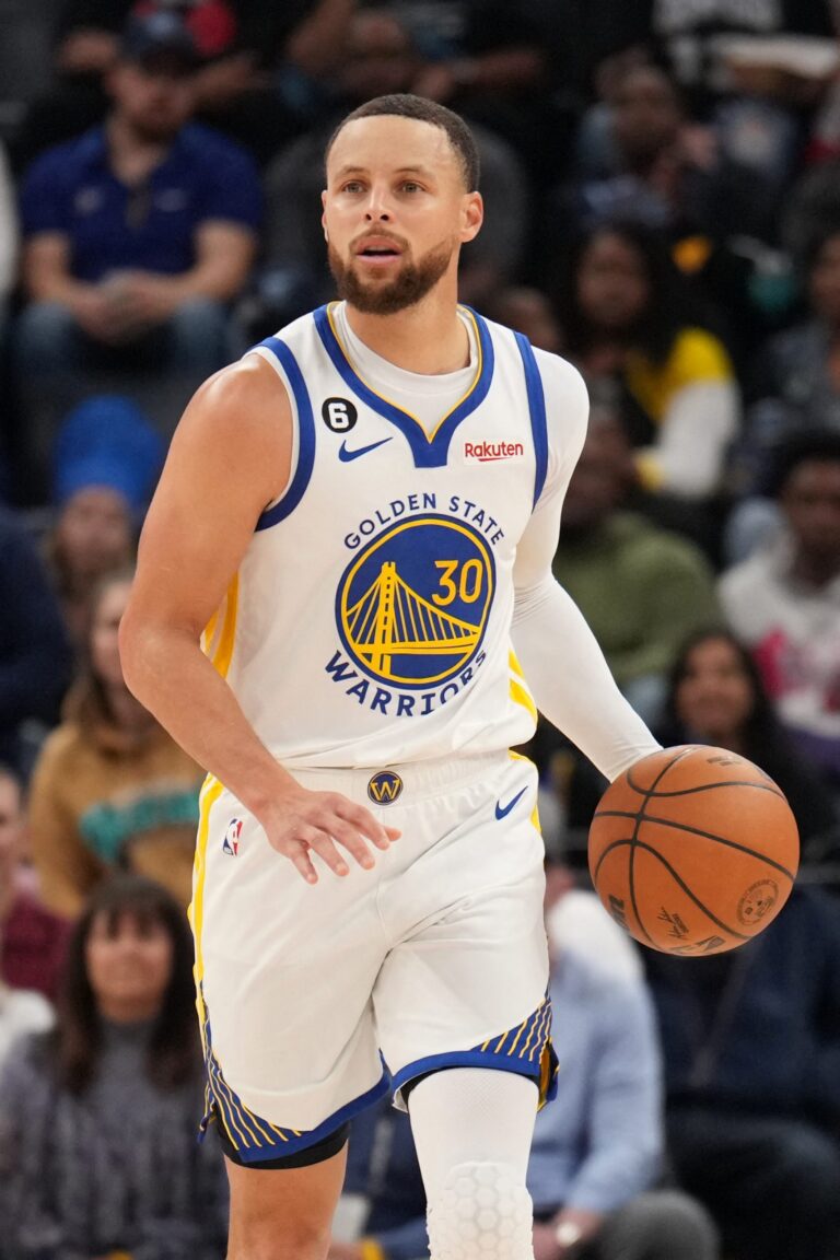 Warriors tropiezan con los Grizzlies