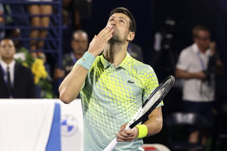 Djokovic gana a Hurkaex sin sufrir  y avanza a semifinales en Dubái