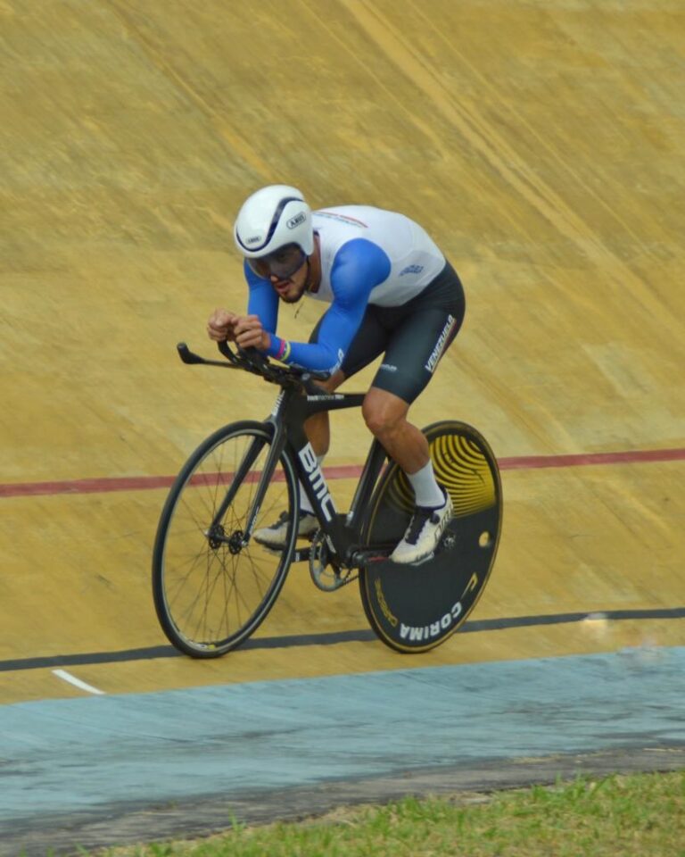 Ciclismo y fútbol rentado de gala: Récord  de la hora y el duelo Táchira-Rayo Zuliano