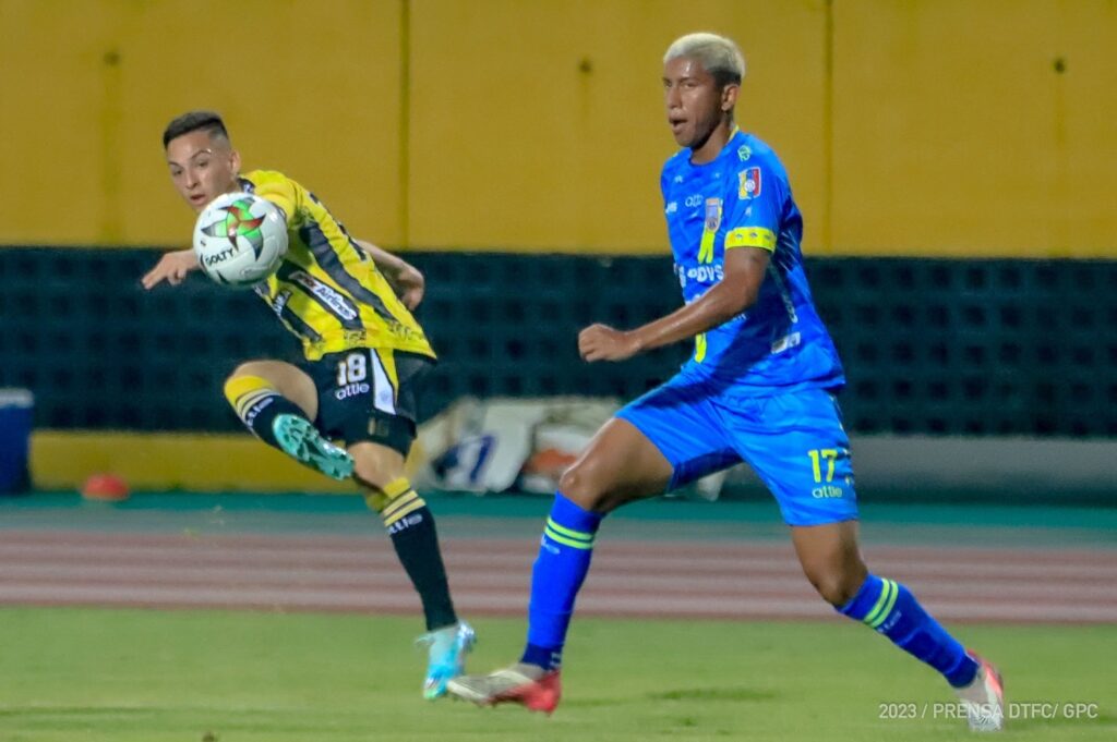 Guerreros y aurinegros siguen en lo más alto de la tabla en la Liga FutVe