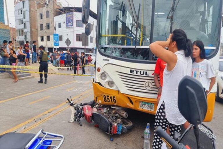 Repartidor venezolano fallece al chocar con bus de transporte público en Perú