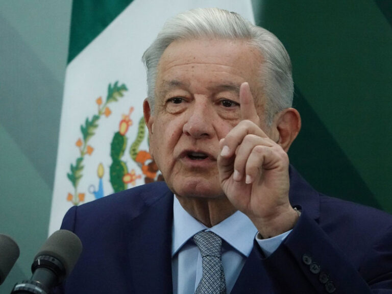 Presidente de México niega que su gobierno espíe a activistas