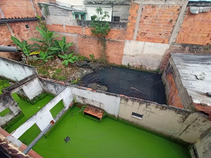 Aguas servidas afectan a más de 30 familias del Barrio San Carlos