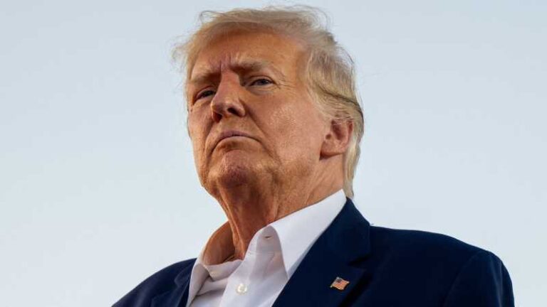 Trump, “conmocionado” pero dispuesto a “luchar” tras inculpación