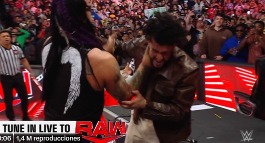 Bad Bunny termina humillado en una pelea de lucha libre transmitida en TV