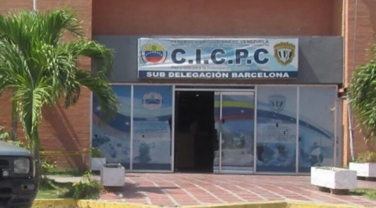 Detienen a mujer que intentó ingresar un teléfono celular a una cárcel en una chola