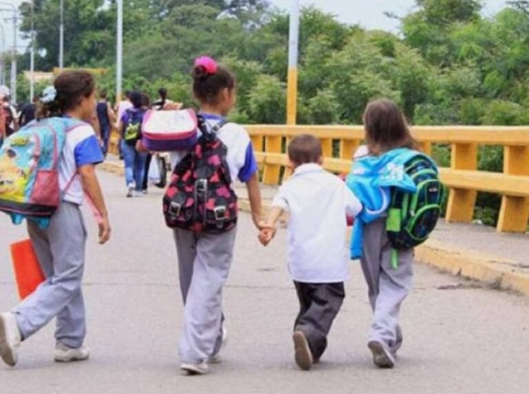 Padres de niños colombo-venezolanos reclaman transporte escolar en la zona de frontera de Táchira