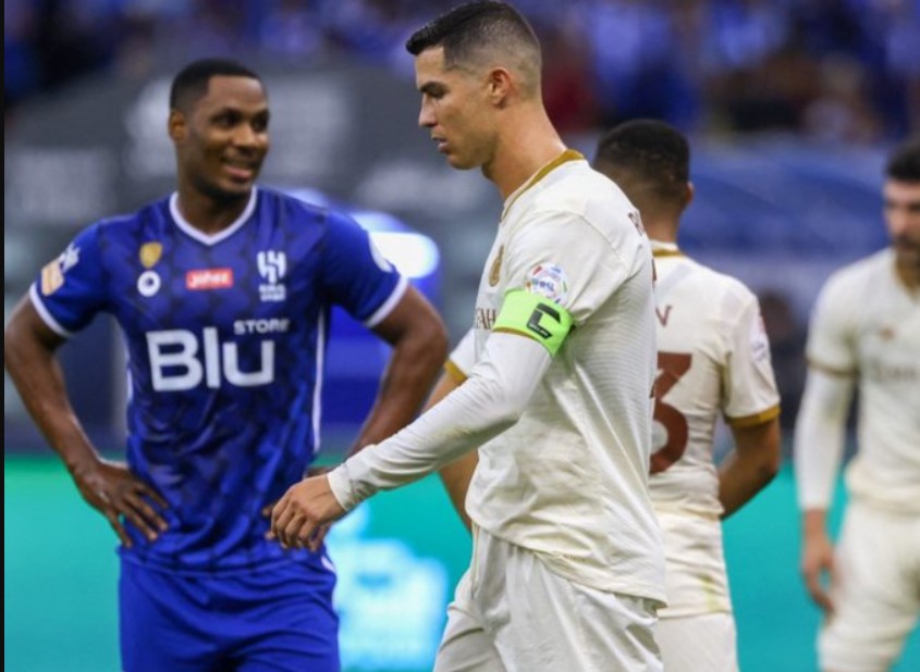 La reacción de Cristiano Ronaldo cuando la tribuna coreó el nombre de Messi