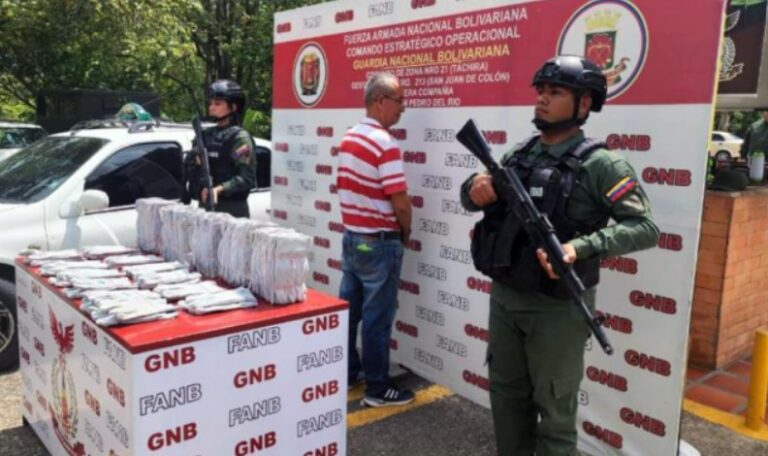 Detenido en alcabala de Colón sujeto que transportaba en guantes impregnados de droga