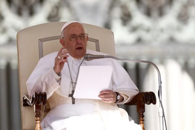 Papa Francisco: “En la guerra ganan los que fabrican armas”