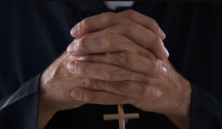 Niño de 10 años fue abusado por un sacerdote cuando era monaguillo en la iglesia de su parroquia