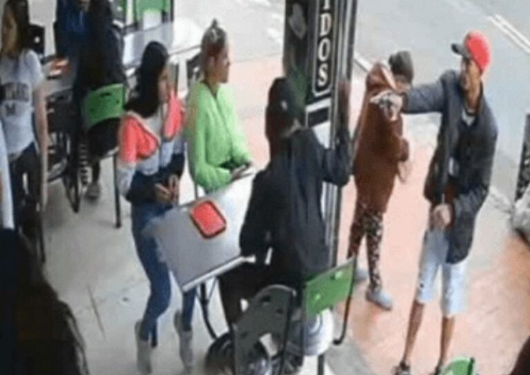 En video quedó registrado el asesinato de un venezolano mientras desayunaba en una panadería en Bogotá