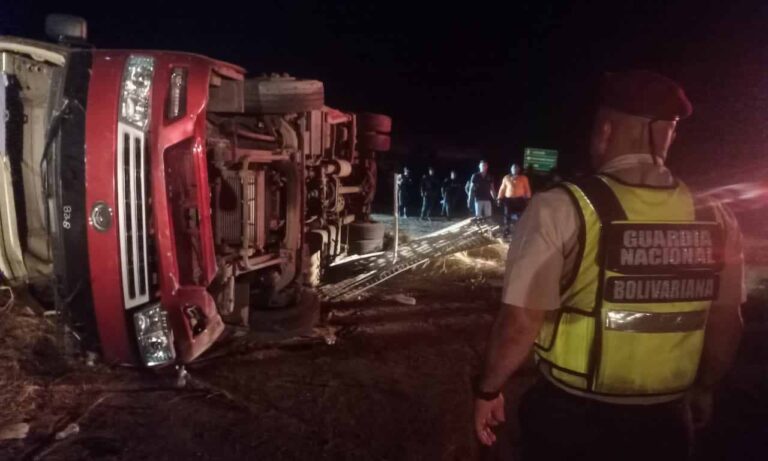 Vuelco de bus con docentes deja un muerto y 20 heridos en Anzoátegui