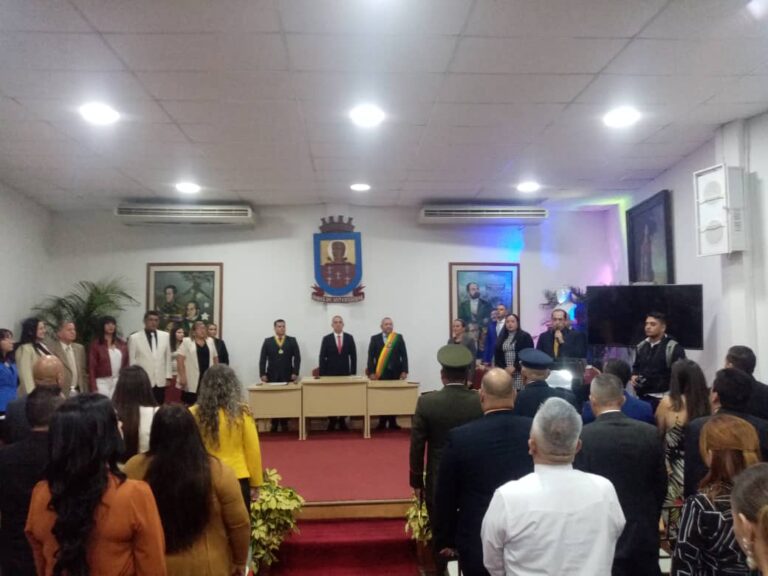 Concejo Municipal entrega reconocimientos por los 462 años de San Cristóbal