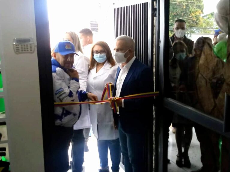 Centro de Diálisis Los Andes reabre sus puertas