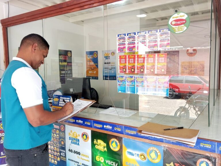 Verifican legalidad de puestos de venta de rifas y loterías