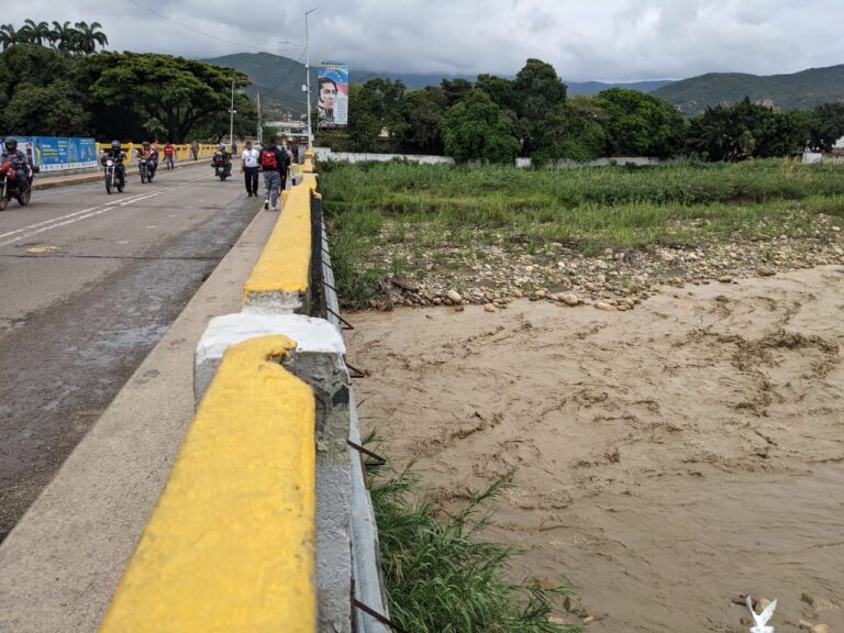 Río Táchira registra leve crecida