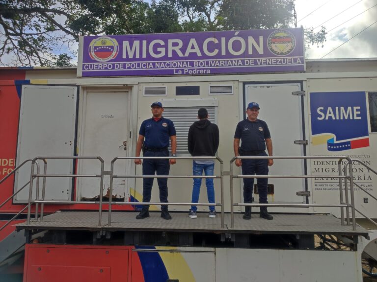 Intentó evadir a las autoridades al usurpar la identidad de un hombre solicitado por la justicia