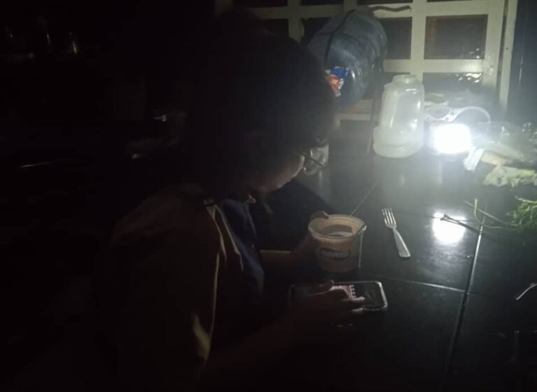 Habitantes de Bramón cumplen 36 horas sin servicio eléctrico