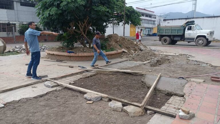 Recuperan la plaza Las Heroínas de San Antonio
