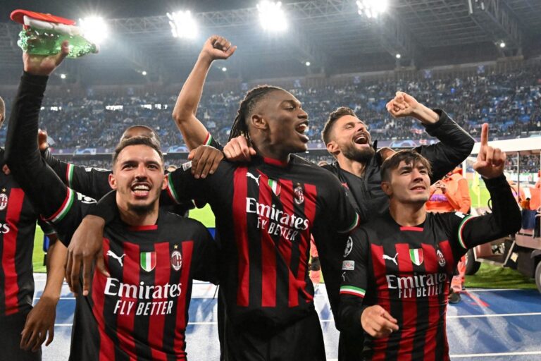 AC Milan apea al Nápoles y vuelve a semis  de Champions League 16 años después
