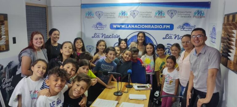 Estudiantes del Colegio Montessori visitaron Diario La Nación
