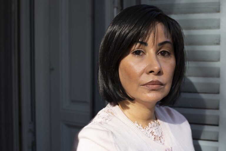 EE.UU. condena a 15 años de prisión a exenfermera de Chávez y su esposo