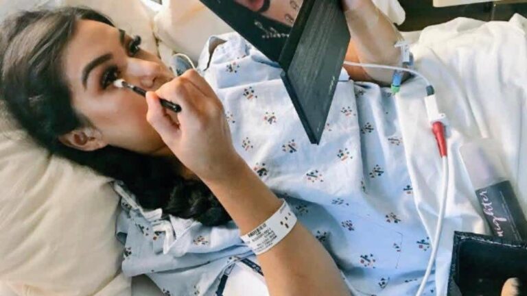 Mujer interrumpe proceso de parto para maquillarse