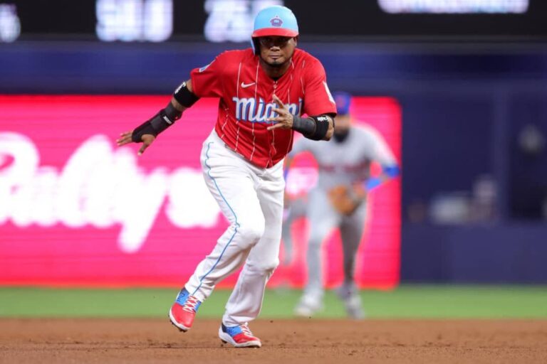 Luis Arráez en noche brillante bateó el ciclo frente a Filadelfia