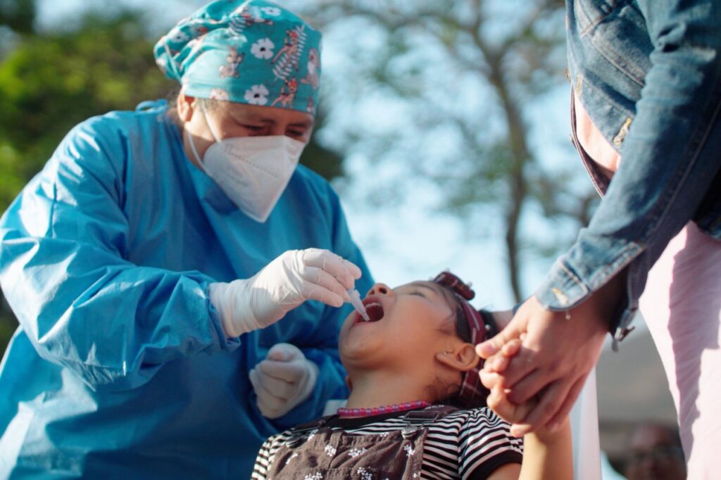 Emergencia sanitaria en Perú por brote de poliomielitis y sarampión
