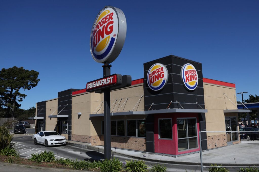 Burguer King deberá indemnizar por 8 millones de dólares a un hombre por percance en uno de sus baños