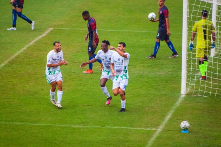 Siete equipos buscan hoy tres cupos para cuartos de final de la Liga FutVe 2