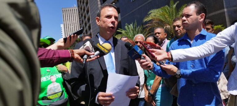 “Son una violación de DD.HH los anuncios salariales de Maduro”