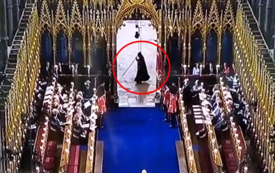 El misterioso personaje que se robó la atención durante la coronación de Carlos III