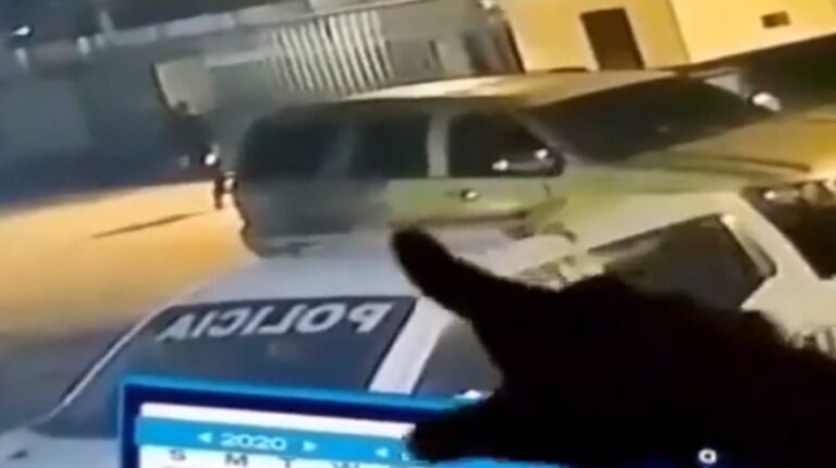 La espectral figura vestida de blanco que espantó a funcionarios en una estación de policía